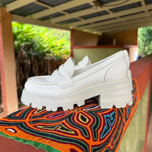 Marc Fisher LTD white chunky penny loafers, style MLLATIKA, size 5M - Picture 7 of 8